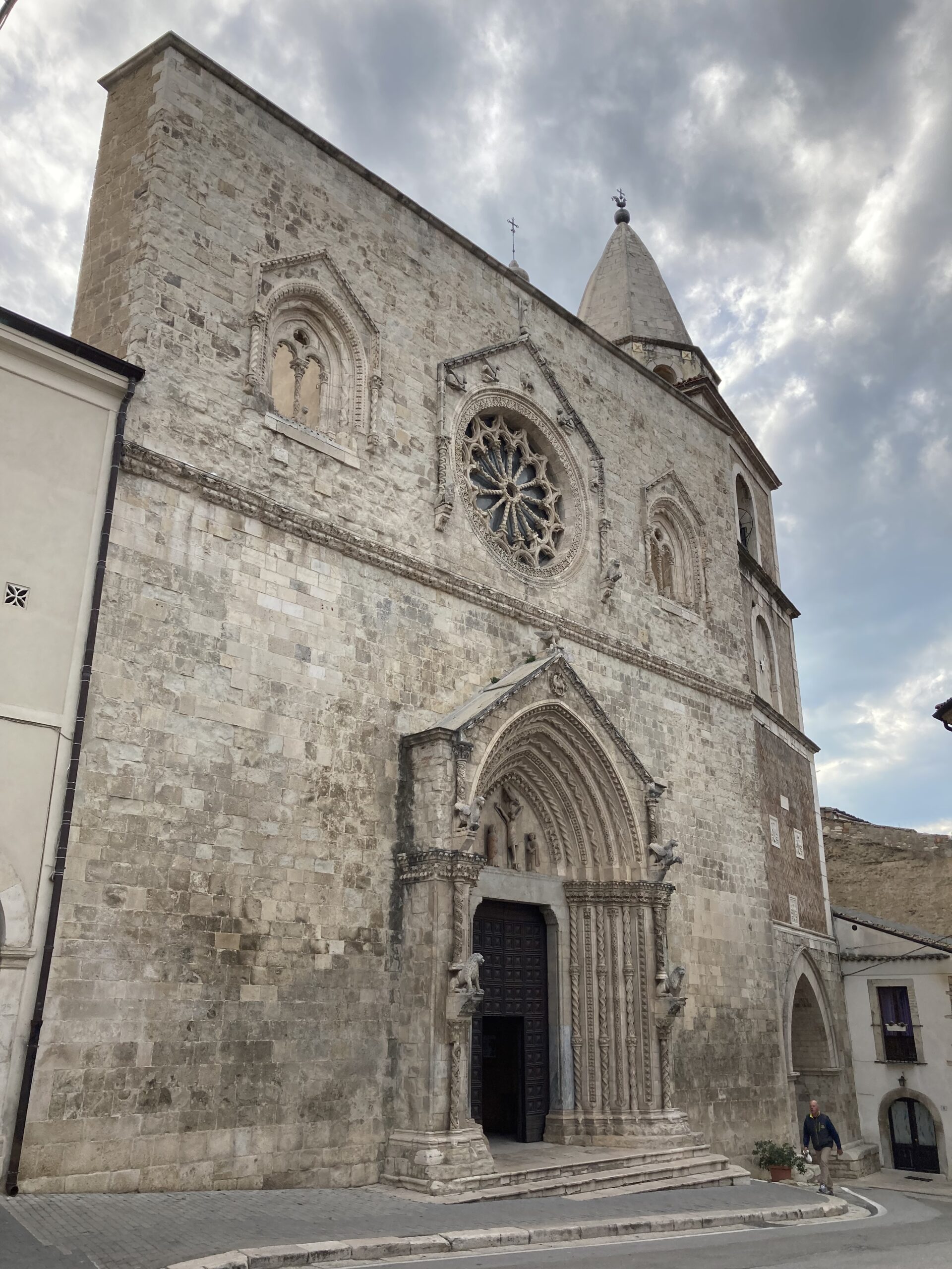 Tenda trasparente per finestre Chiesa interno in stile gotico in Spagna. 